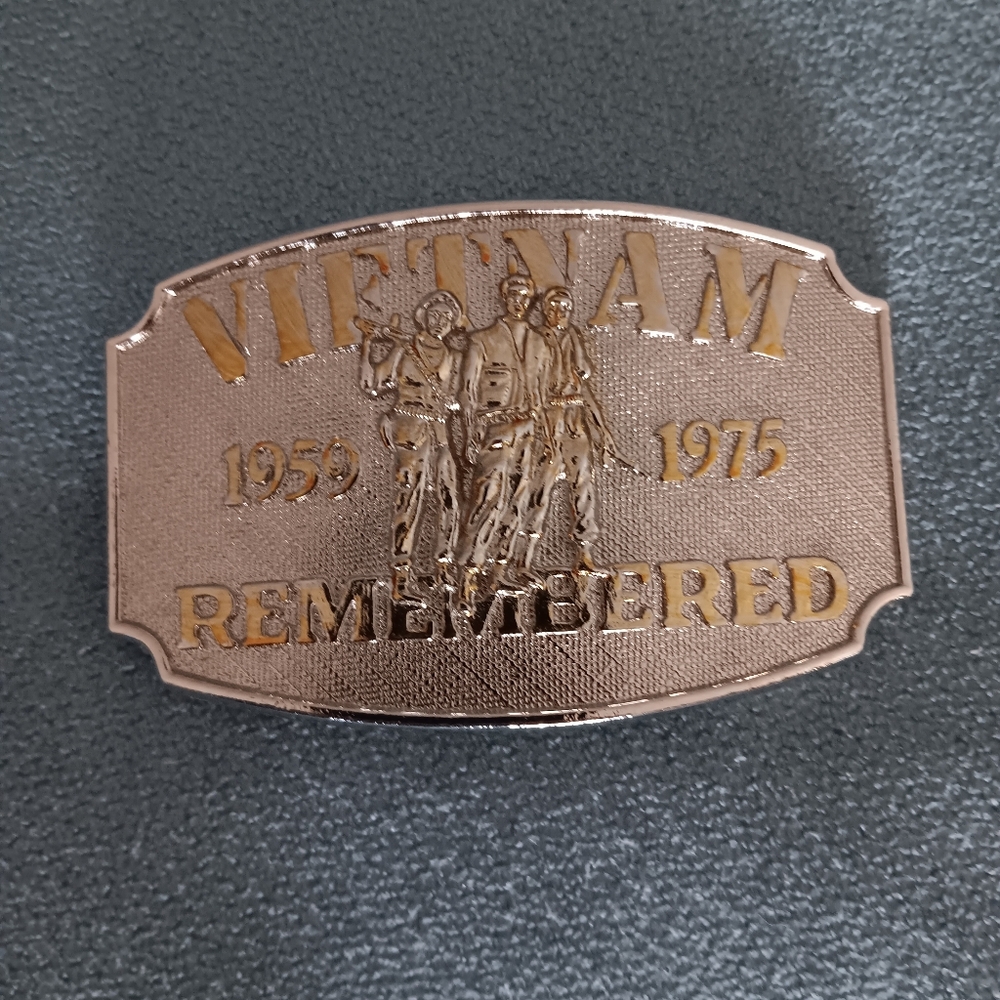 Vietnam Veteran Soldier 1959-1975 Remembered 1990 Commemorative Belt Buckle
